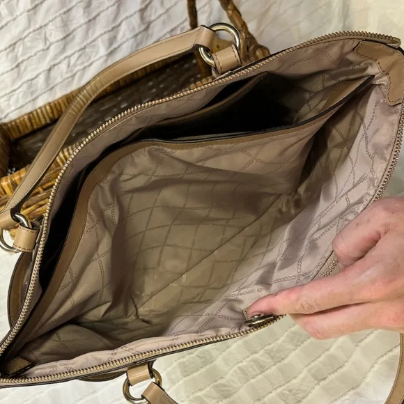 EUC Michael Kors Sullivan Top-Zip Tote Bag Tan Classic Chic Business Purse - Picture 8 of 15